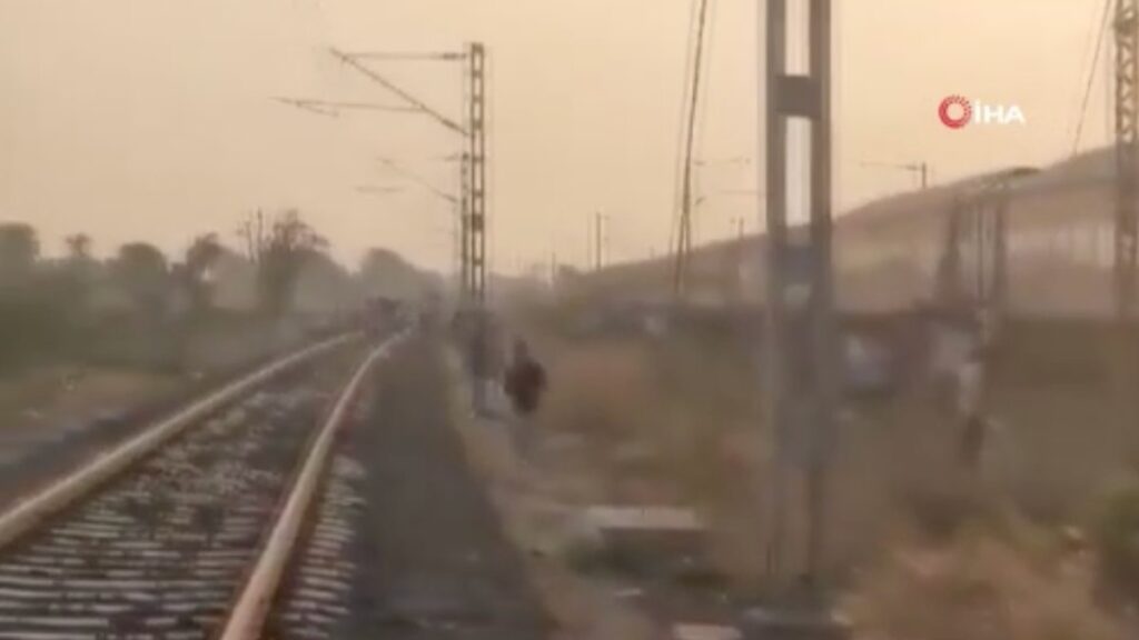hindistanda tren kazasi 11 can kaybi 5 yarali rO6Ff3CY