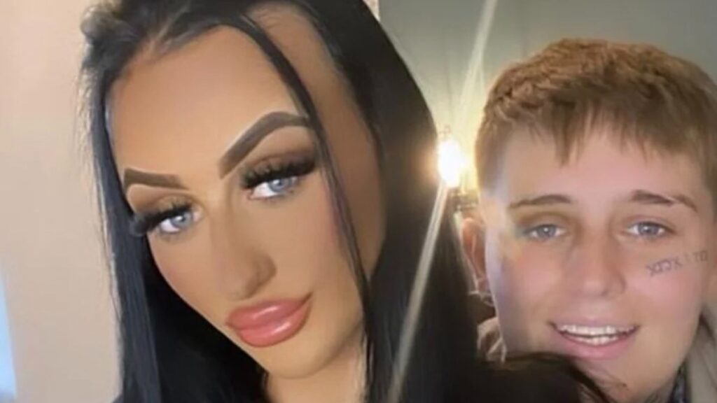 ingilterede tiktok fenomeni esine dehseti yasatti once bogdu sonra uzerine benzin dokup yakti 1GVKZ4I1