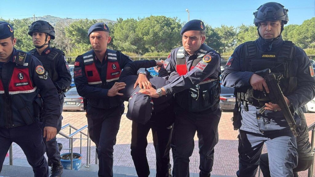 interpol tarafindan kirmizi bultenle araniyordu bodrumda yakalandi LbbabeDN