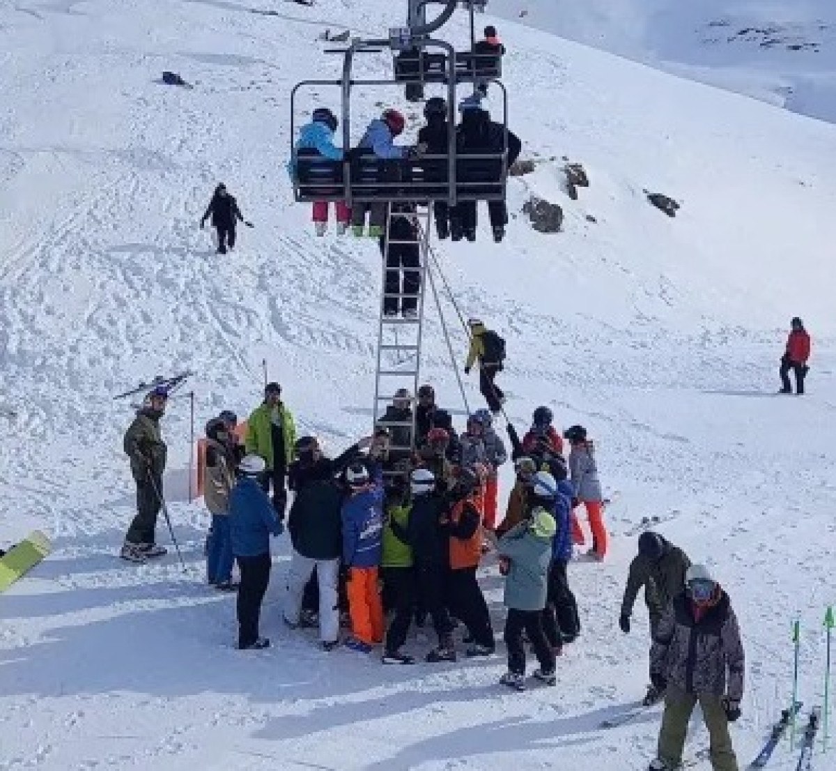 ispanyada telesiyej kazasi 17si agir 30 yarali 0 JMILSB3R
