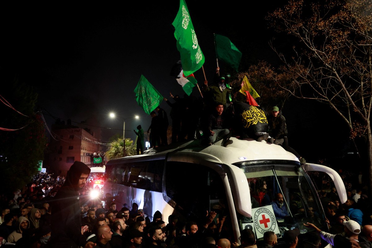 israil 90 filistinli tutukluyu serbest birakti 0 pzrUiS44
