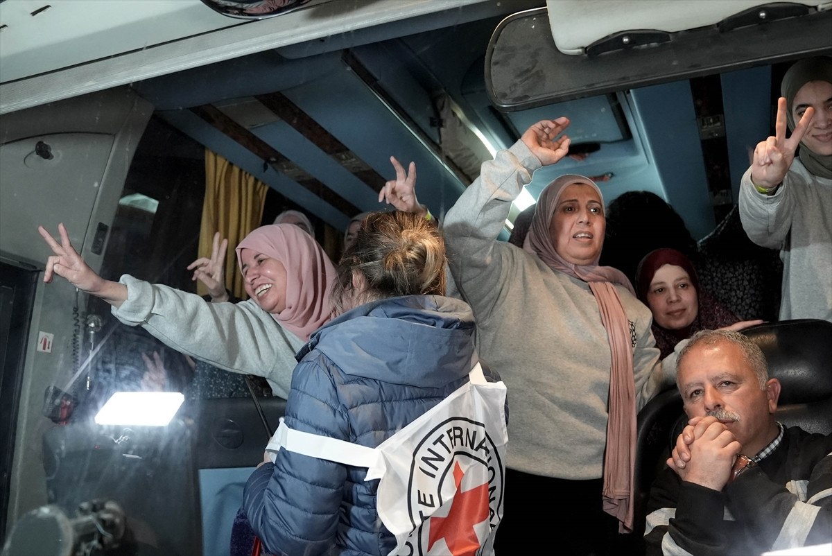 israil 90 filistinli tutukluyu serbest birakti 9 hOZPJRpj