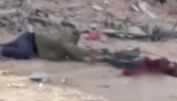 israil gucleri vurulan cocuga yardim eden kisiye ates acti SpxXNzYa