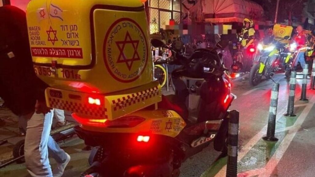 israilde bicakli saldiri panigi 4 kisi yaralandi isBbn3wY