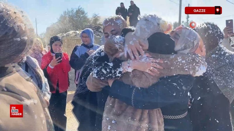 İsrail'in serbest bıraktığı Filistinli Cenin Amro ailesine kavuştu 1 israilin serbest biraktigi filistinli cenin amro ailesine kavustu rDueLSiU