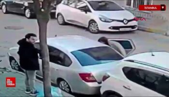 istanbul avcilarda yol kenarina cop birakan kisiye 450 lira ceza JK4SM1Rx