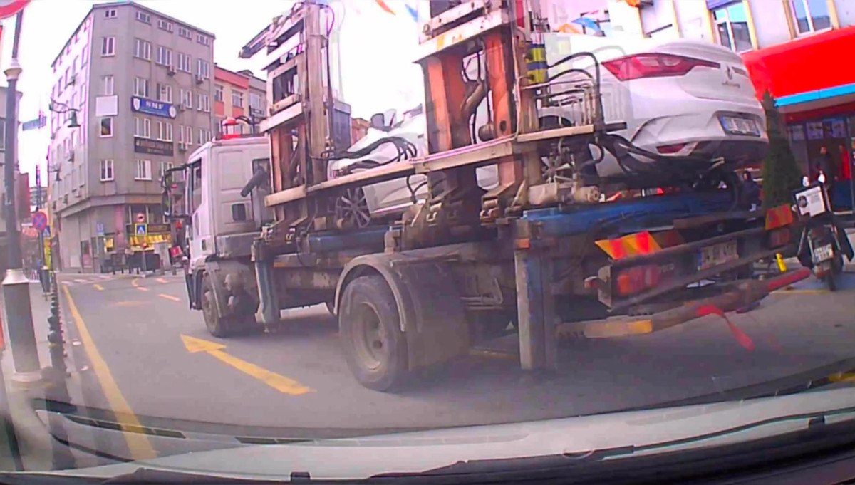 istanbul kagithanede cekiciyi kovaladi surucu aracini son anda kurtardi 2 1Adbd6Wl
