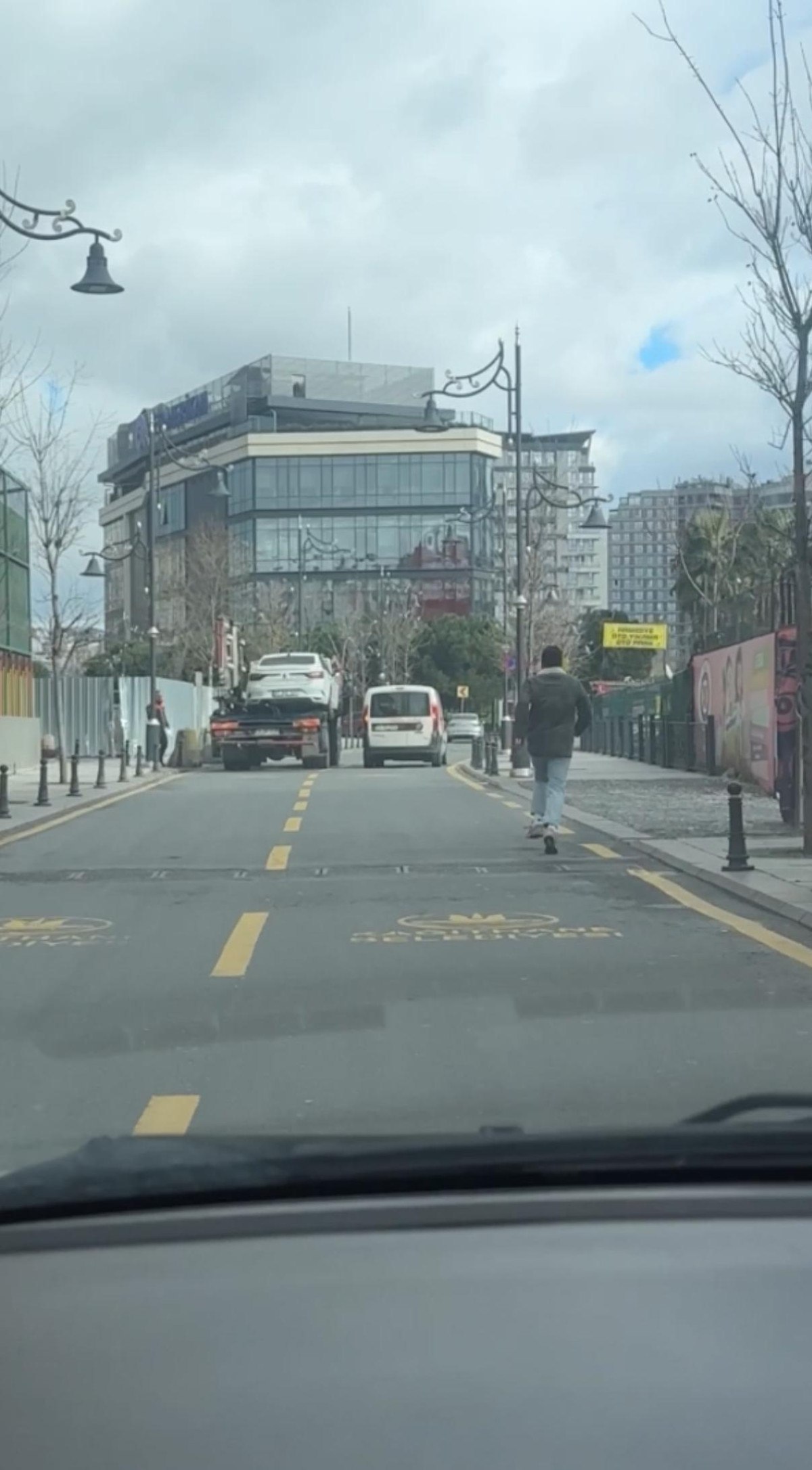 istanbul kagithanede cekiciyi kovaladi surucu aracini son anda kurtardi 4 SN9sM8KV