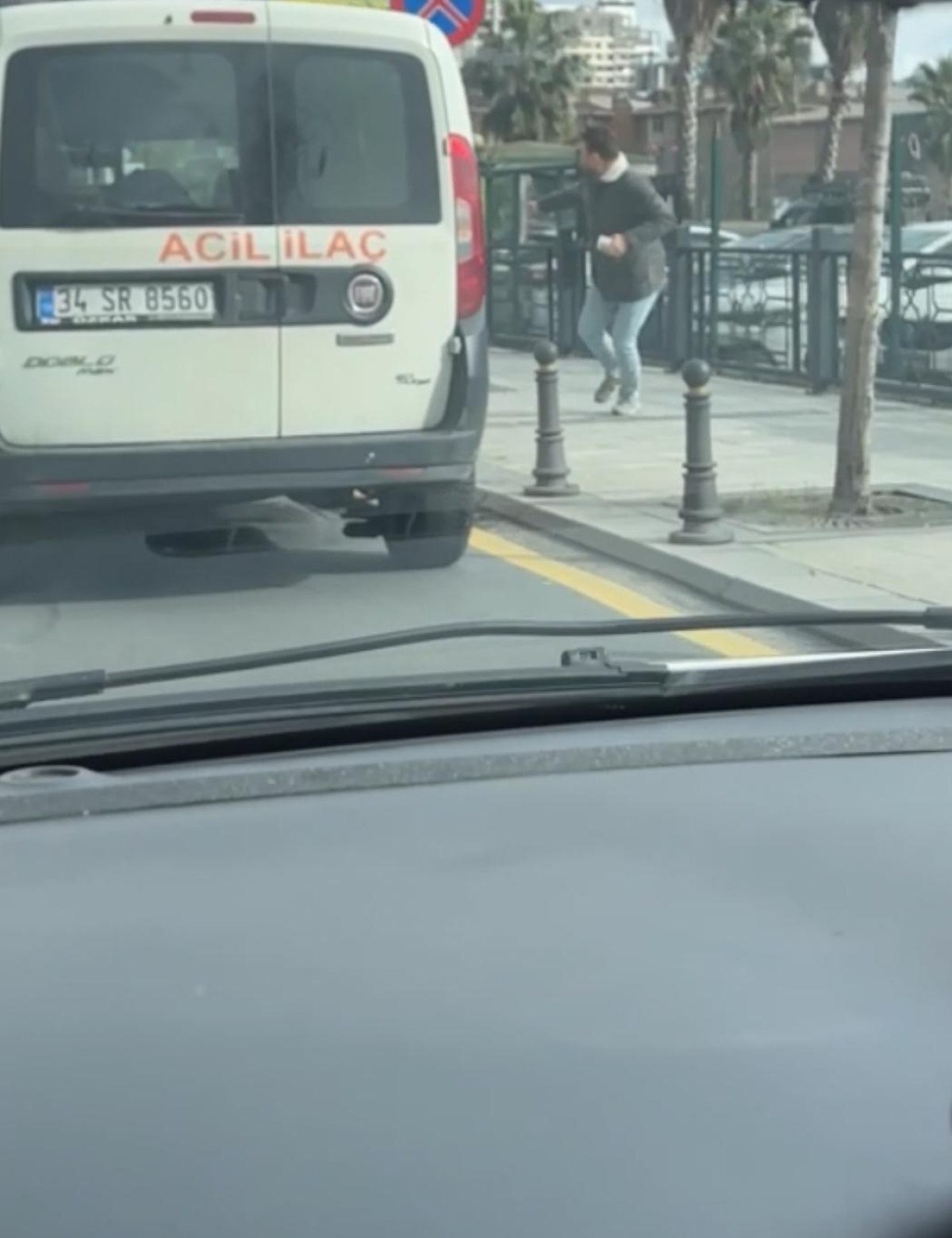 istanbul kagithanede cekiciyi kovaladi surucu aracini son anda kurtardi 5