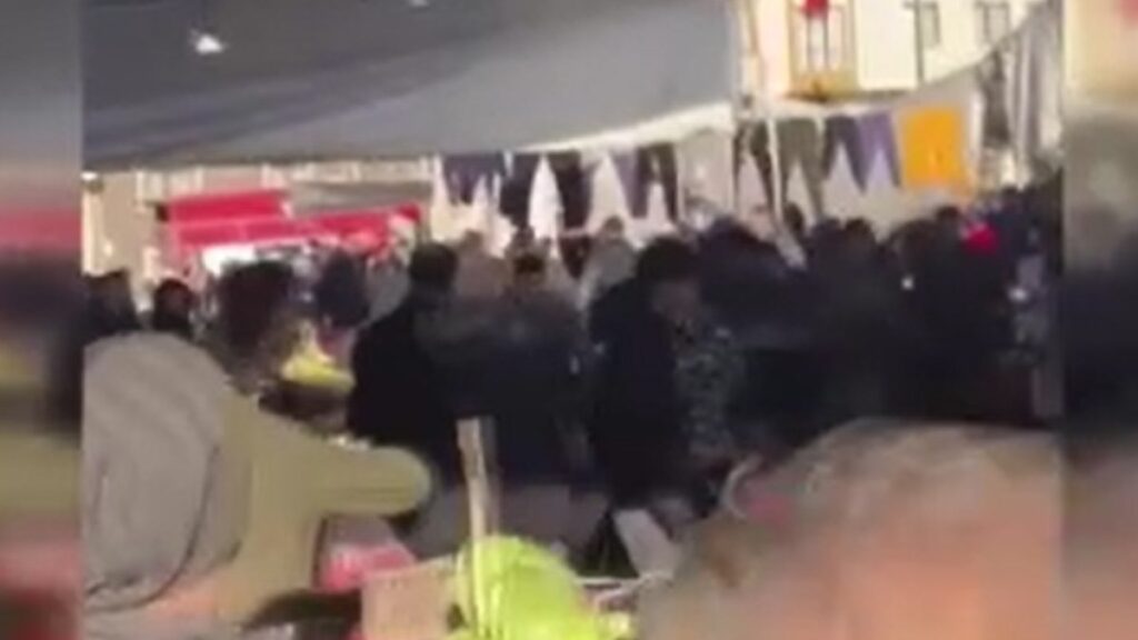 istanbul kucukcekmecede pazarcilar birbirine girdi PbvWKfAb