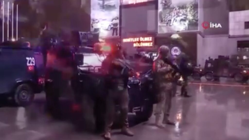 istanbul merkezli pkk operasyonunda 15 gozalti OsnTAJGl
