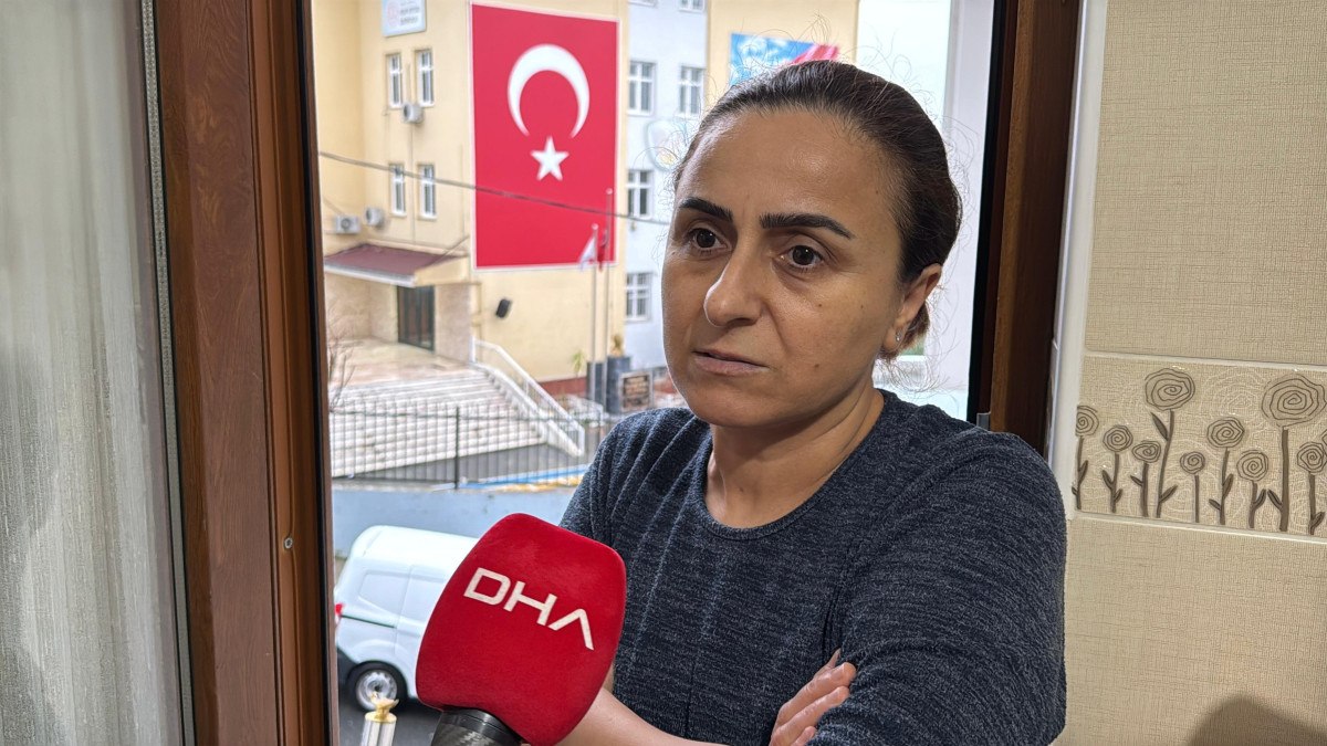 istanbulda asfalt doken kamyonun damperi devrildi faciadan donuldu 3