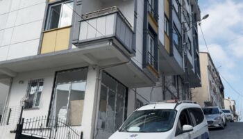 istanbulda dini nikahli esini bicaklayan sahis kayinpederini de vurdu 7F1z2h6x