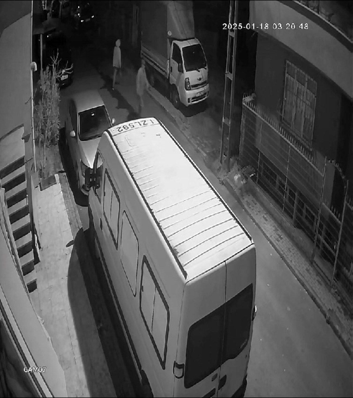 istanbulda kamyonet hirsizligi 1 gWUKWRTi