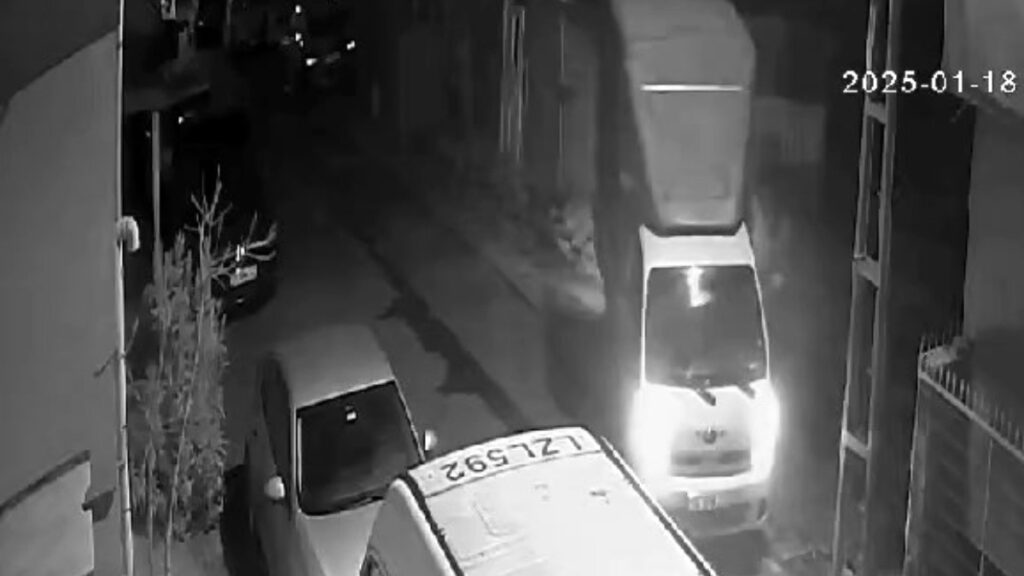 istanbulda kamyonet hirsizligi JGG58INd