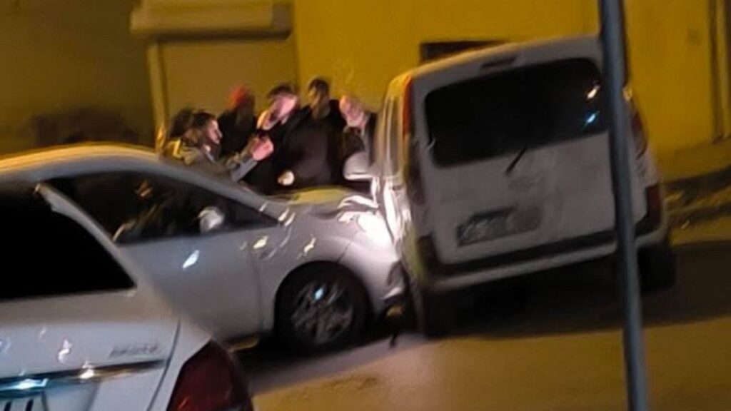 istanbulda kaza yapan suruculer kavgaya tutustu bCq1Hgsn