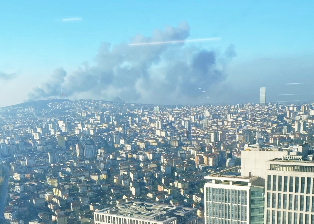 istanbulda korkutan yangin etraf dumanlarla kaplandi 0 NMDJr7If