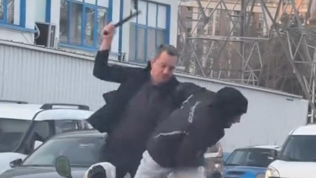 istanbulda motosikletli kuryeyi copla darbetti HE53xrzO