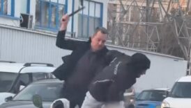 istanbulda motosikletli kuryeyi copla darbetti HE53xrzO