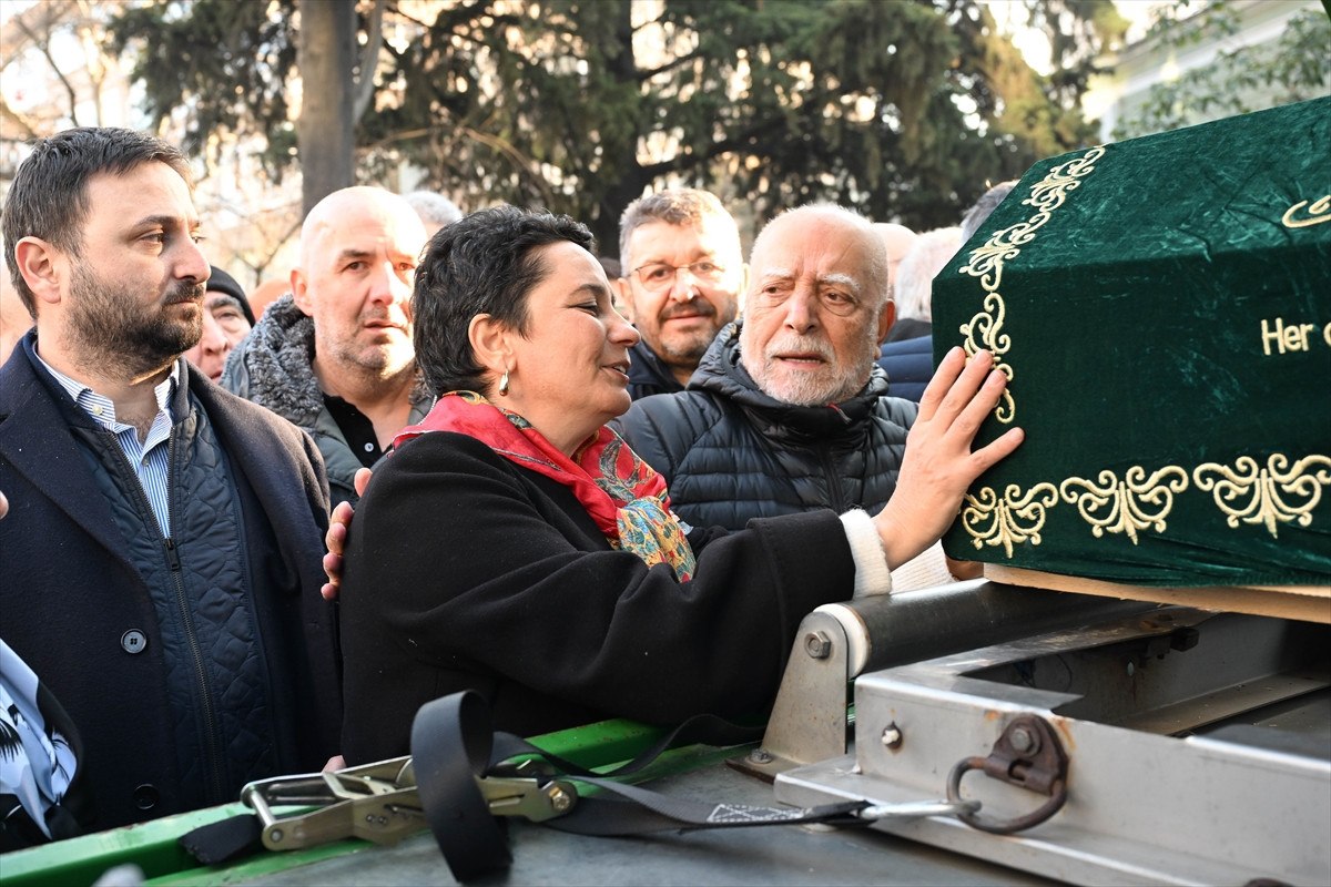 istanbulda yangin faciasinda hayatini kaybeden genc kiz topraga verildi 1 Hbrj2wEa