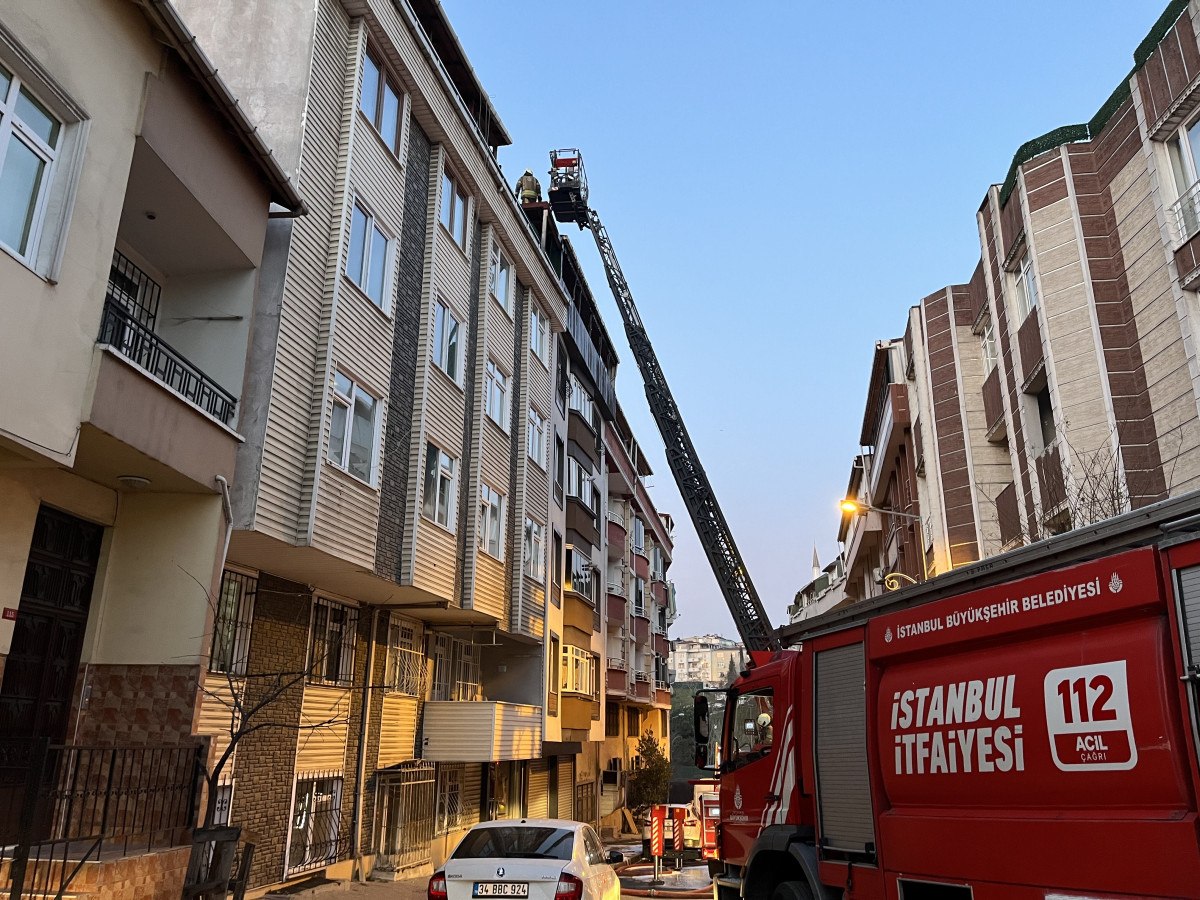 istanbulda yangin panigi 5 katli binanin catisi alev aldi 0 TqjIdzcB