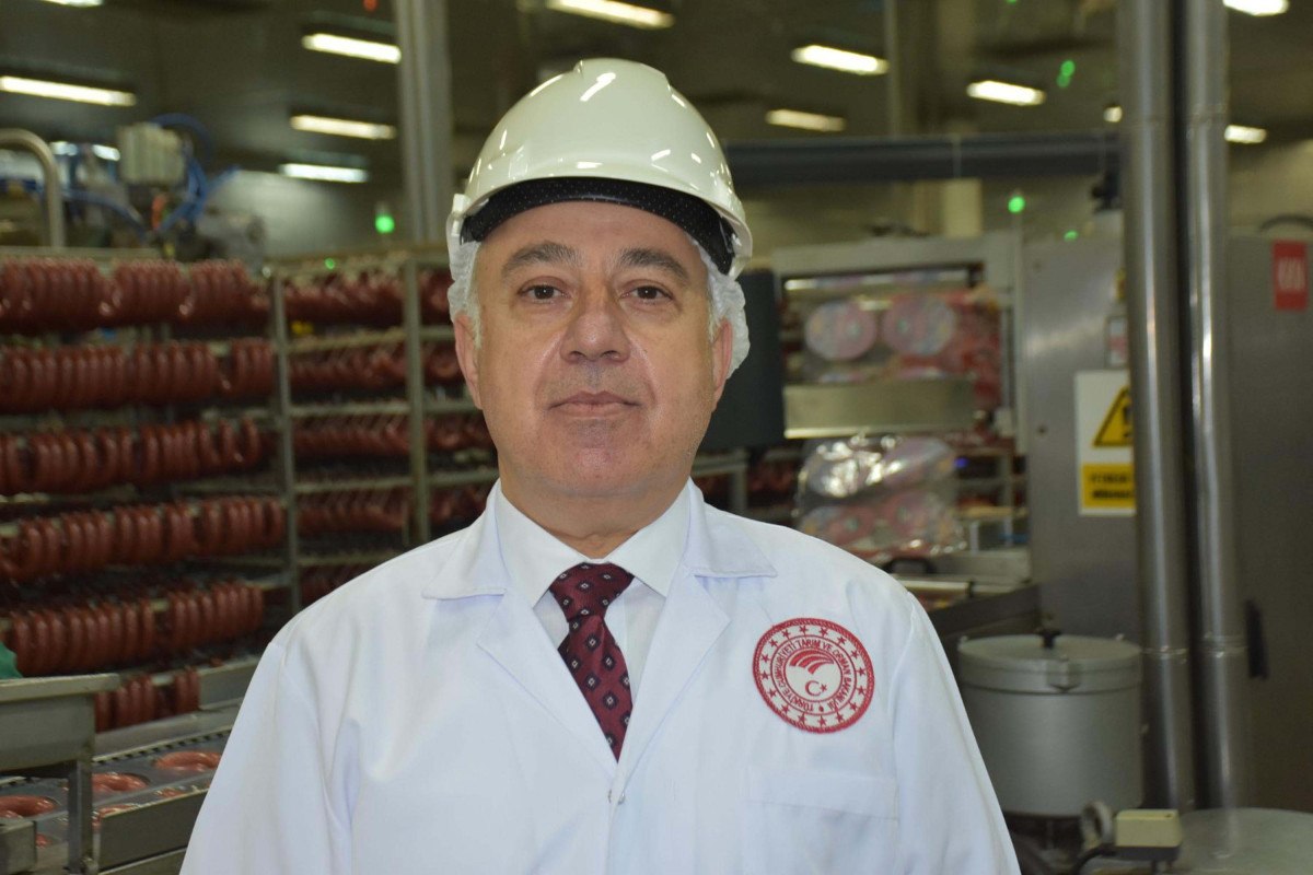 izmirde kirmizi et skandali 10 isletme kirmizi ete kanatli et karistirarak tagsis yapti 7