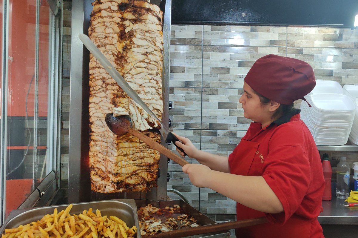kahramanmarasta 14 yasindaki elif donerci ustasi oldu 0 PRWmUD5n