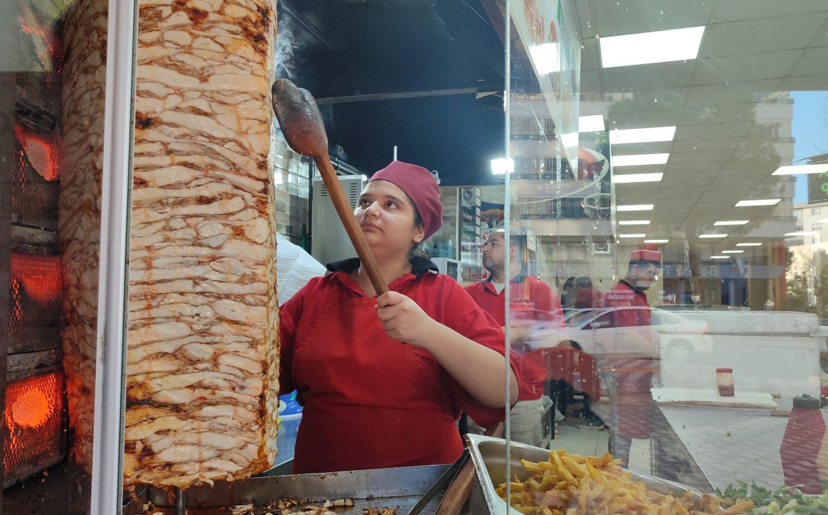 kahramanmarasta 14 yasindaki elif donerci ustasi oldu 1 zIUUaeE1