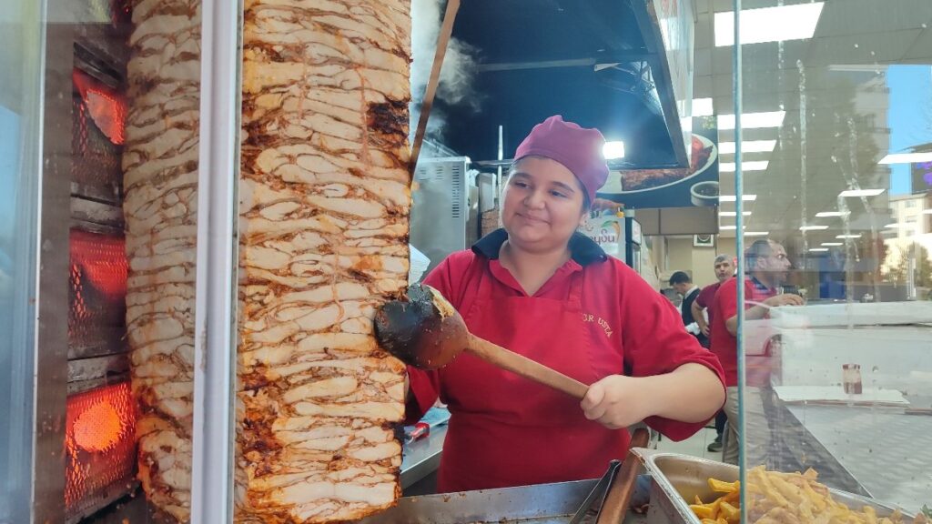 kahramanmarasta 14 yasindaki elif donerci ustasi oldu sFSFxIaM