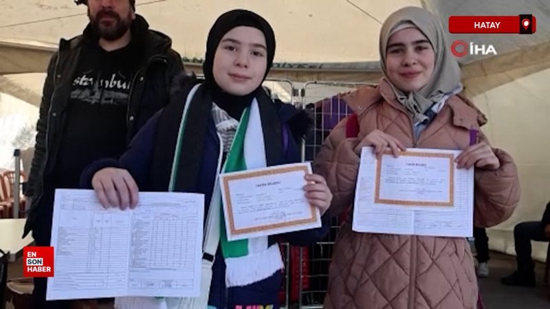 Karnelerini alan Suriyeli çocuklar aileleriyle birlikte ülkelerine döndü 1 karnelerini alan suriyeli cocuklar aileleriyle birlikte ulkelerine dondu 5Bgv4EZp