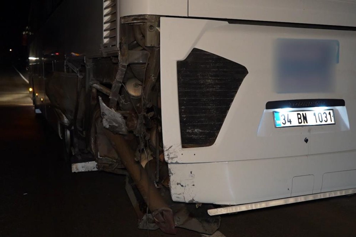 kirikkalede kontrolden cikan otomobil otobusle carpisti 1 yarali 1