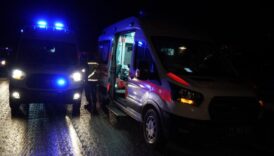 kirikkalede yaralilara mudahalede eden saglikcilara otomobil carpti 10 yarali aDQsFJBN