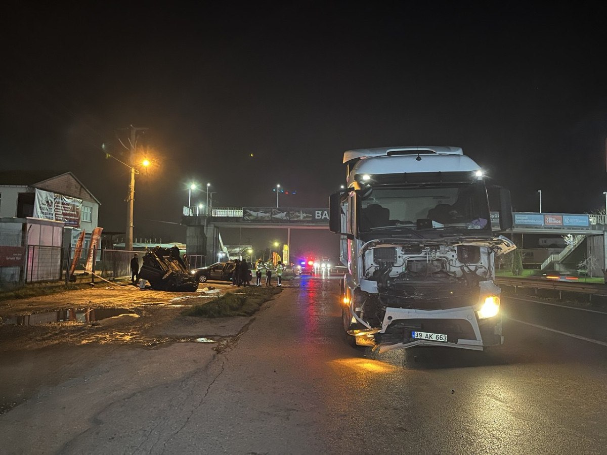 kocaelide tirin carptigi hafif ticari arac takla atti 3 yarali 0