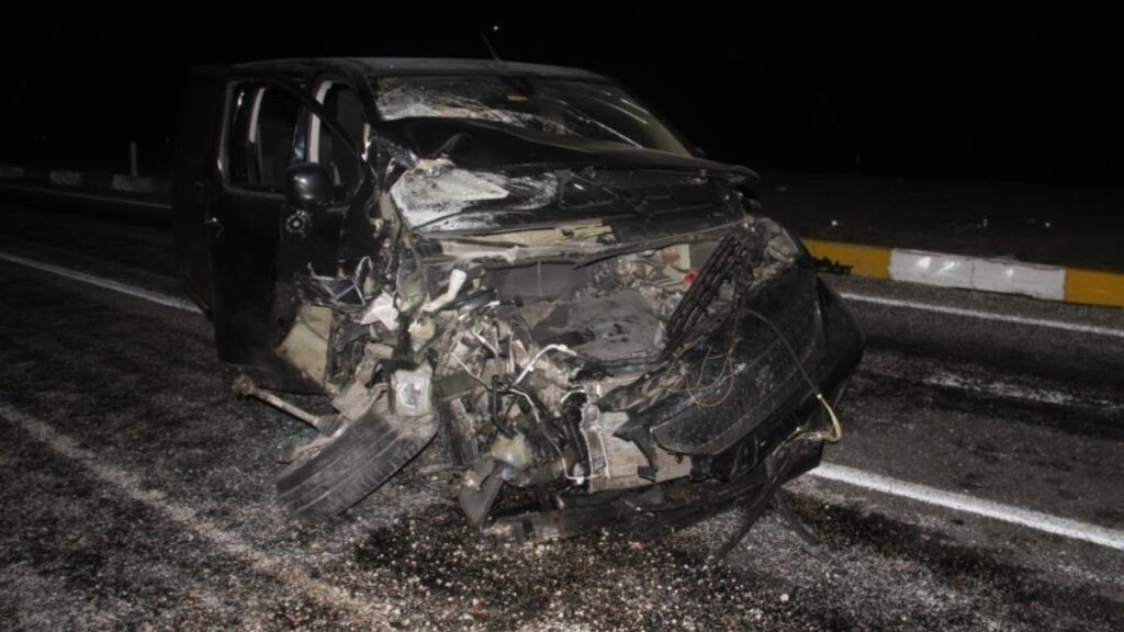 konyada koreli turistleri tasiyan minibus ile otomobil carpisti 1 olu rDP8WJUE