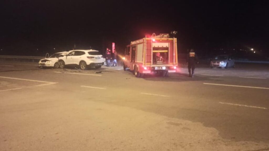 konyada otomobil ile cip carpisti 6 kisi yaralandi r6ijxbIt