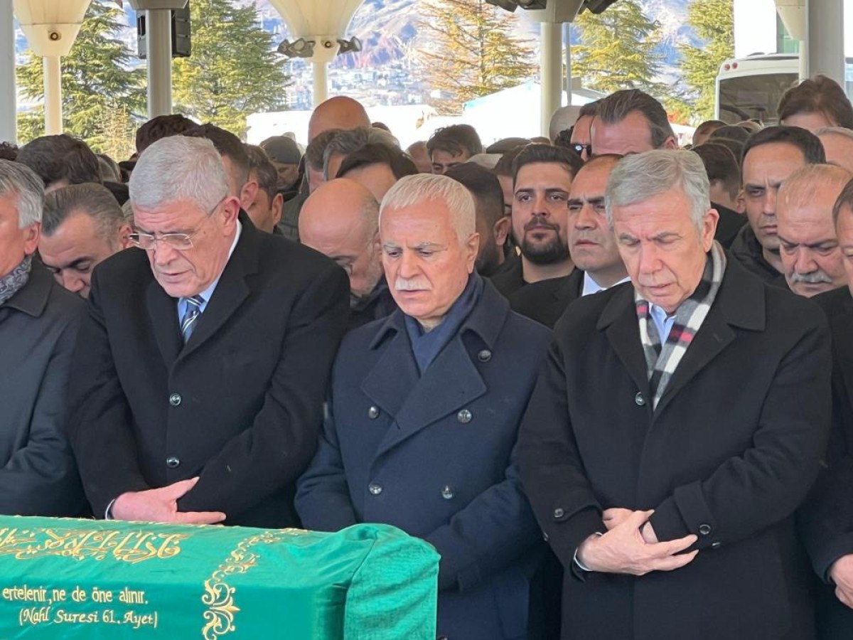 koray aydinin babasi son yolculuguna ugurlandi 0 DFk56SdO