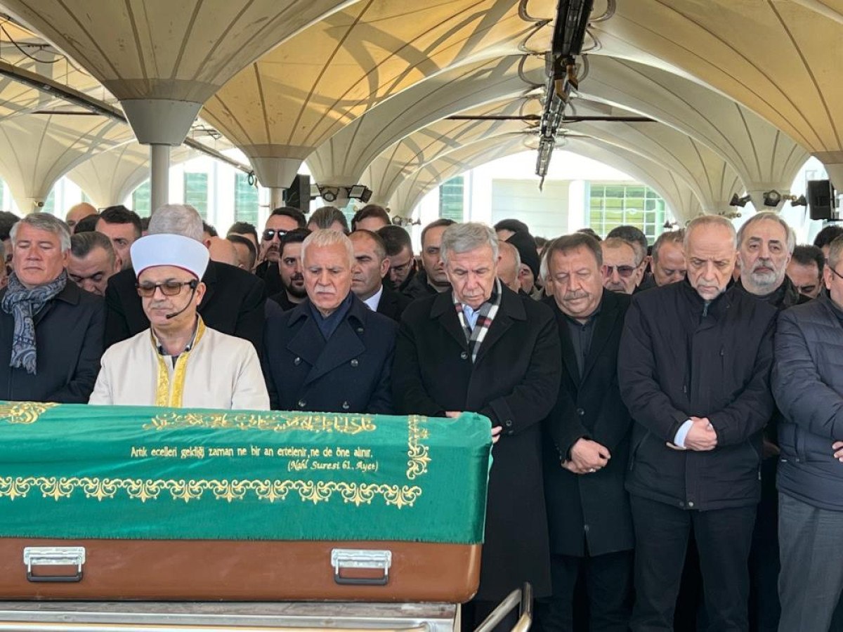 koray aydinin babasi son yolculuguna ugurlandi 2