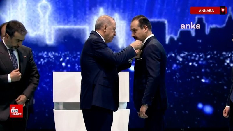Kürşad Zorlu AK Parti'ye katıldı 1 kursad zorlu ak partiye katildi vPctO9F3