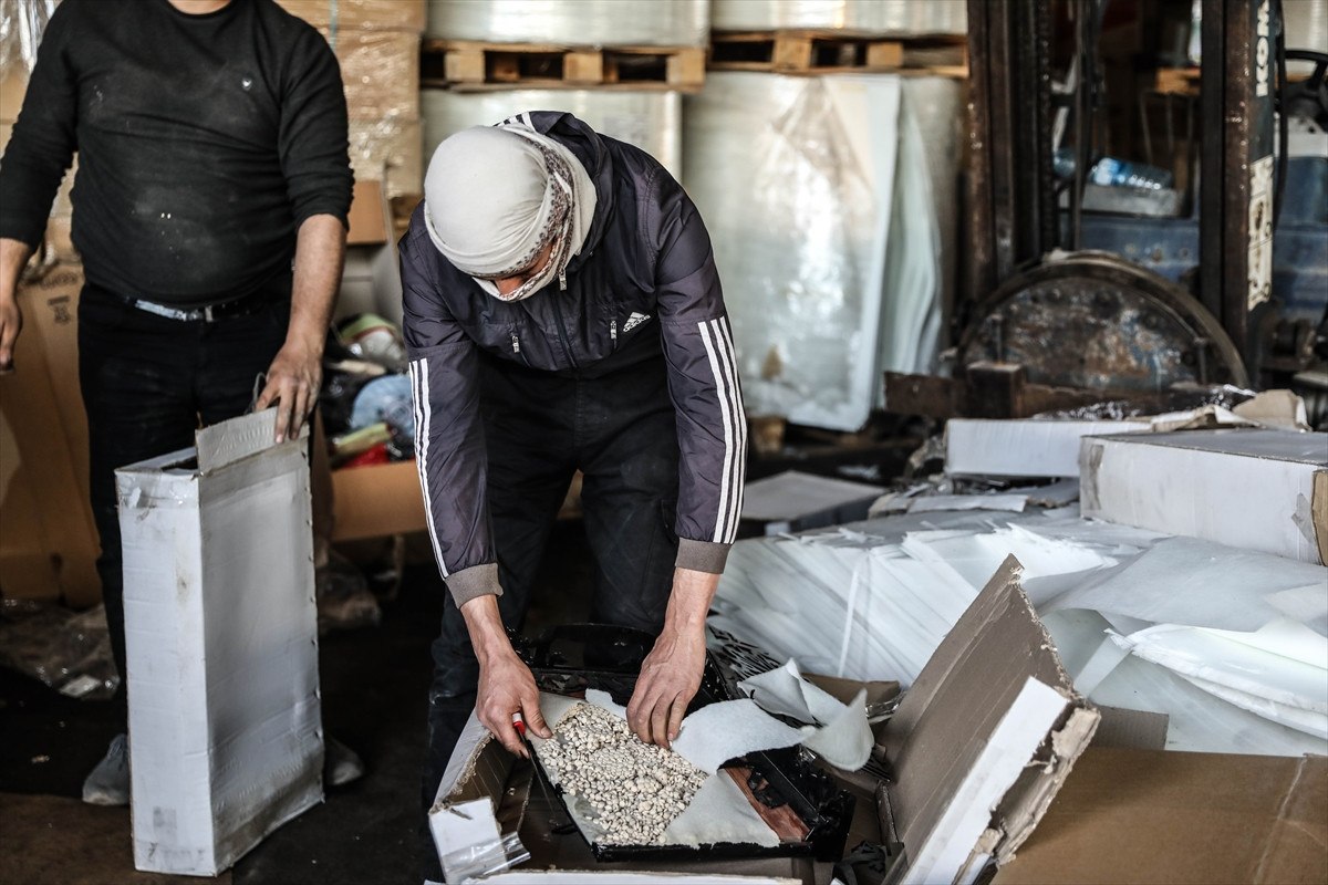 lazkiyede devrik esad rejiminin bir uyusturucu deposu daha bulundu 2