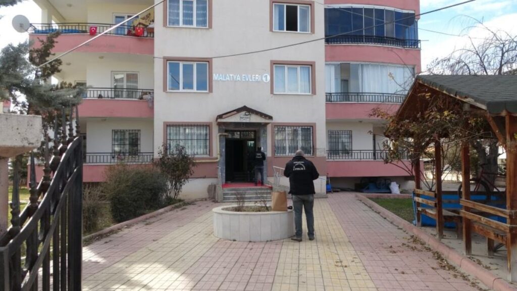 malatyada evinde kanlar icerisinde bulunan sahis oldu bHZOgAZD