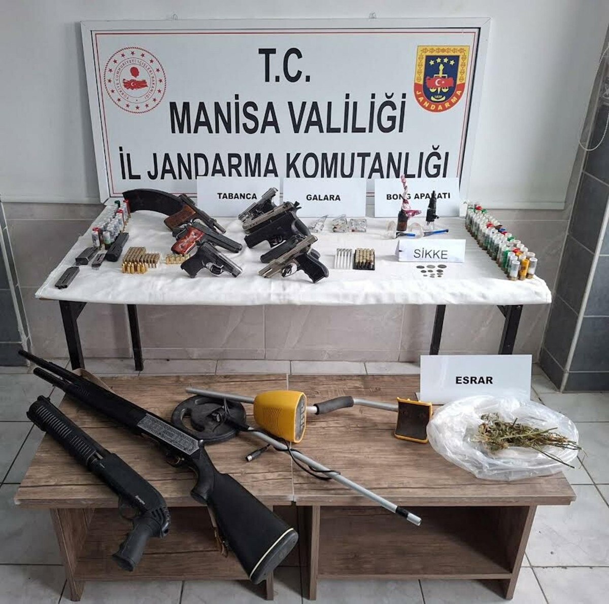 manisada asayis operasyonlari 44 gozalti 1 VNIRlQHQ