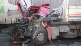 manisada tir kazasinda agir yaralanan sofor hayatini kaybetti kQTrCzEs