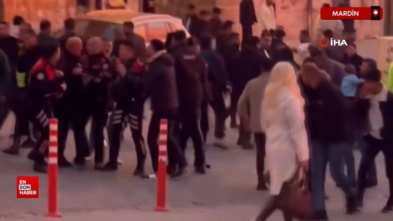 Mardin’de esnaf arasında bıçaklı kavga çıktı 1 mardinde esnaf arasinda bicakli kavga cikti 7NLAOXP2