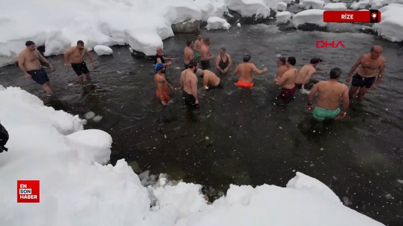 Rize'de kar yağışına rağmen derede yüzdüler 1 rizede kar yagisina ragmen derede yuzduler XprNnswM