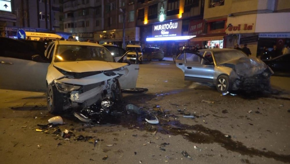 samsunda dur ihtarina uymayan ehliyetsiz surucu kaza yapti 3 yarali 0
