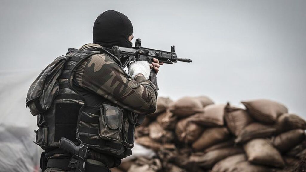 son dakika irak ve suriyenin kuzeyinde 4 terorist olduruldu hLcMbt83