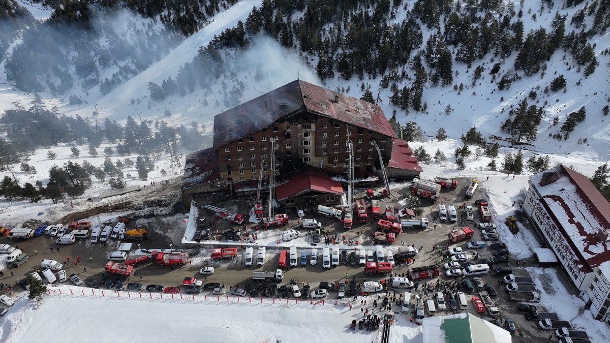 sozcu gazetesi yazari nedim turkmen ve ailesi otel yangininda yasamini yitirdi 3 ccDR92Av
