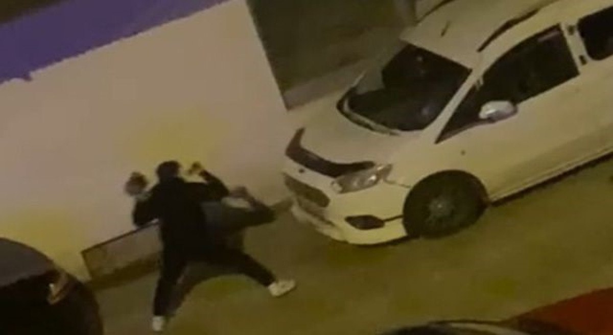 tekirdagda bir sahis park halindeki araca kaldirim tasi firlatti 0 VIJyQ772