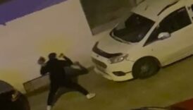 tekirdagda bir sahis park halindeki araca kaldirim tasi firlatti CZEGgBpy