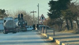 tokatta zift yuklu tirin dorsesinde 2 kacak gocmen yakalandi igMc1lzd
